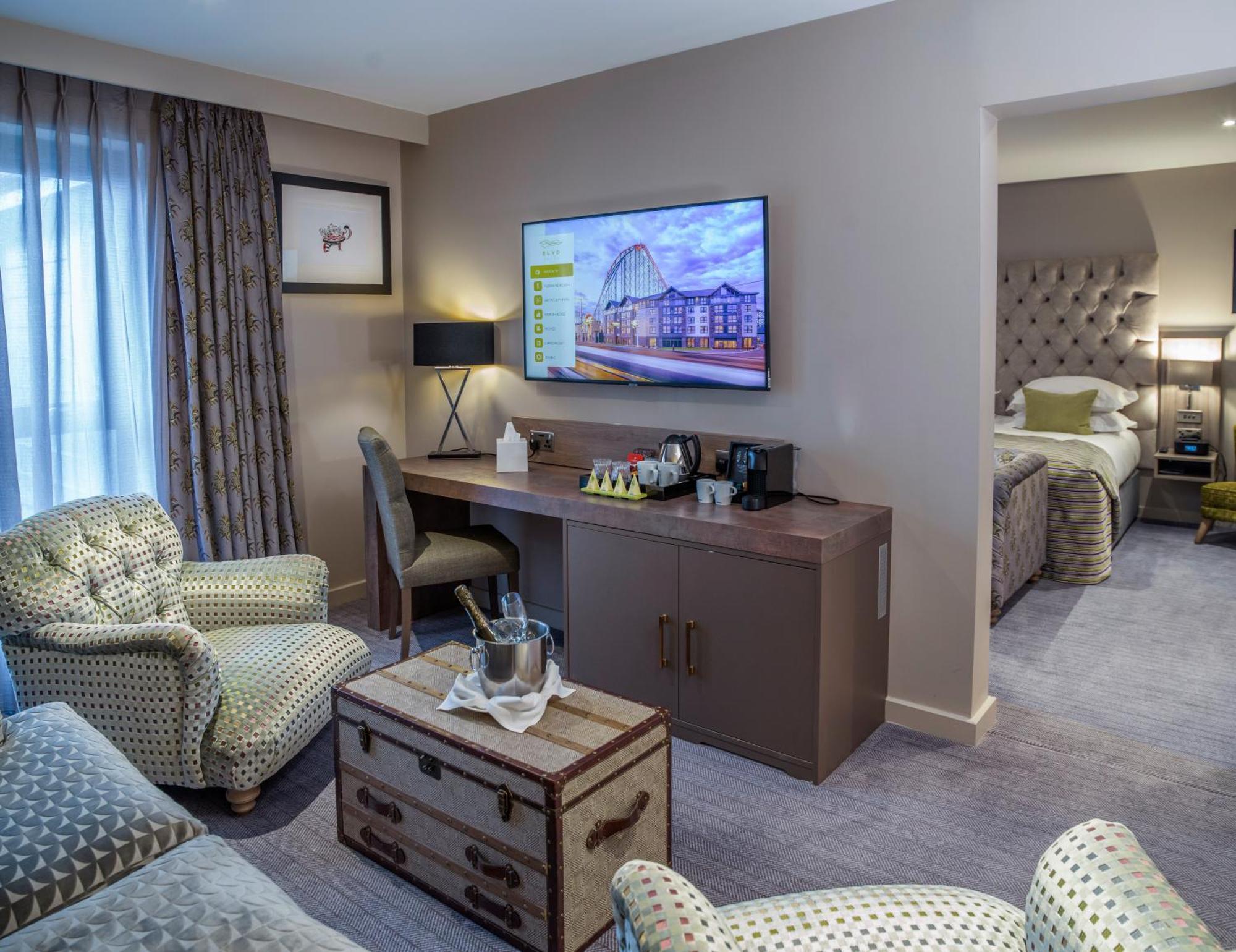 Boulevard Hotel Blackpool Buitenkant foto A suite at the hotel