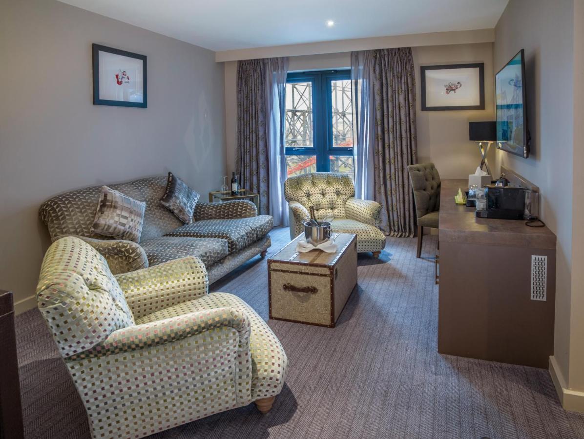Boulevard Hotel Blackpool Buitenkant foto A suite at the hotel