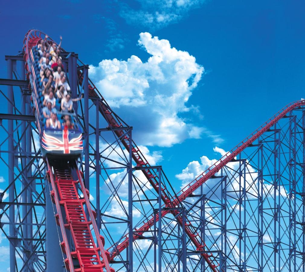 Boulevard Hotel Blackpool Buitenkant foto The UK's first roller coaster, The Great Stinger