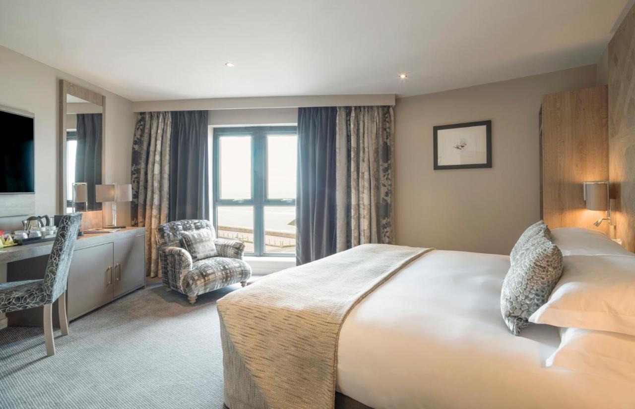 Boulevard Hotel Blackpool Buitenkant foto A bedroom at The River Lee Hotel